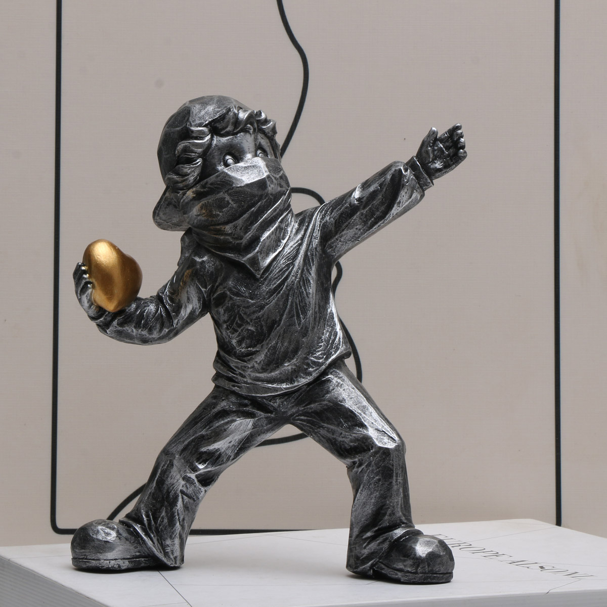 1 Pc Resin Banksy Love Sculptu - Tablet With All Accessories review and price